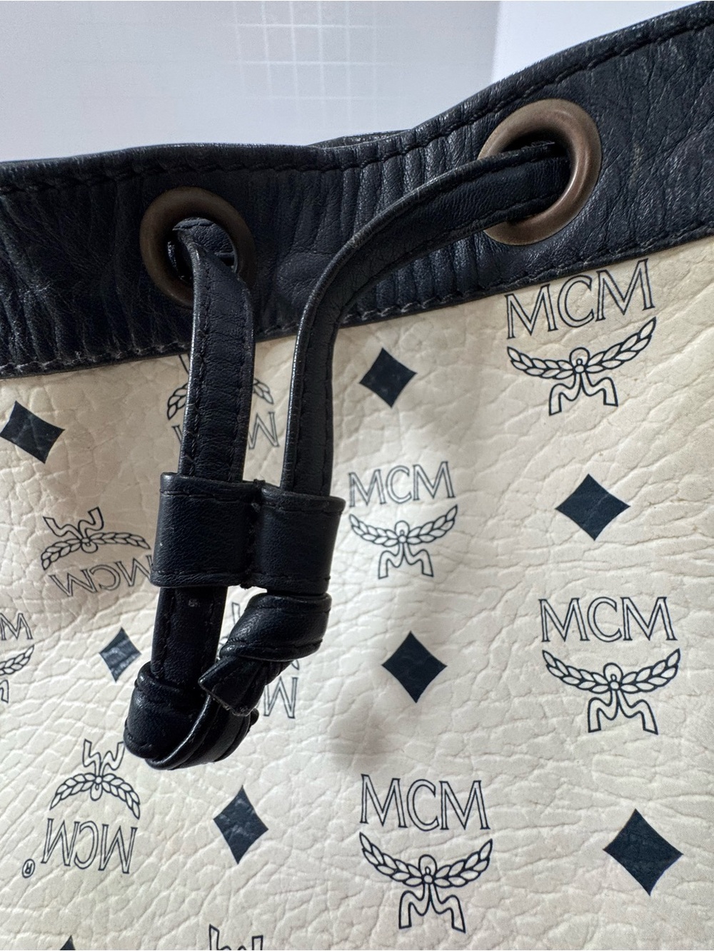MCM Bucket Bag with drawstring - Picture 7 of 10